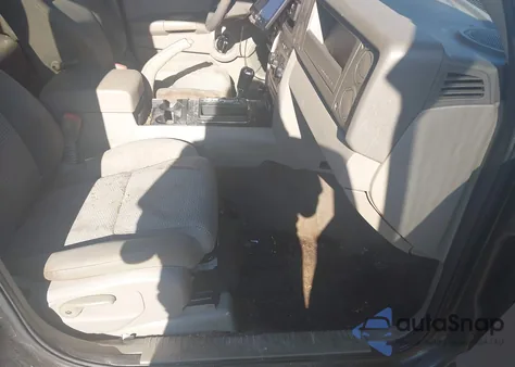 2006 Jeep Commander from USA, damaged, VIN 1J8HG48K36C206294